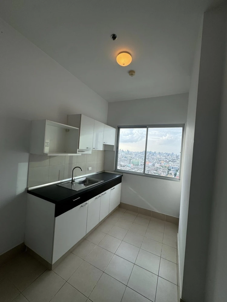 For rent Supalai Park Asoke-Ratchada, facing north, bedroom with parquet floor and private balcony, book now