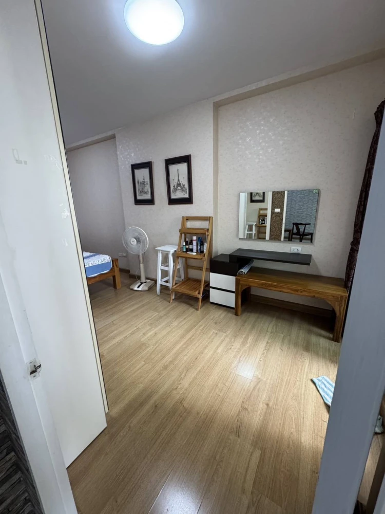 For rent: Supalai Park Asoke-Ratchada, spacious and comfortable room on a low floor, fully furnished. Book now!
