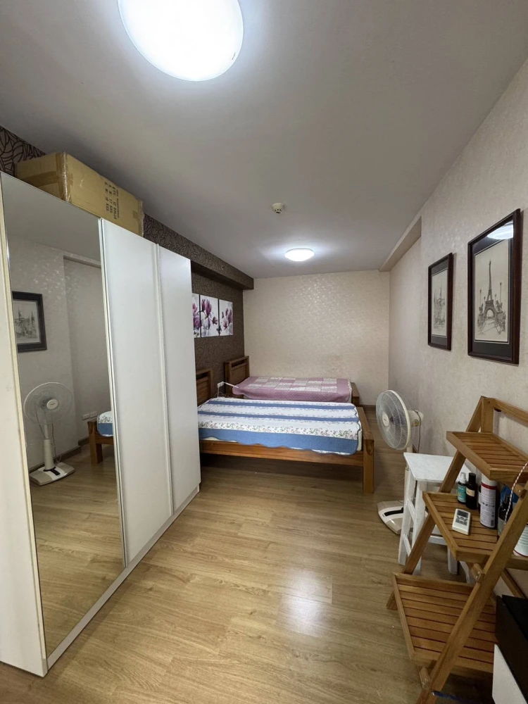 For rent: Supalai Park Asoke-Ratchada, spacious and comfortable room on a low floor, fully furnished. Book now!