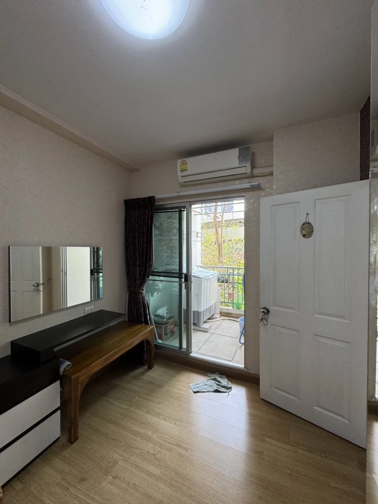 For rent: Supalai Park Asoke-Ratchada, spacious and comfortable room on a low floor, fully furnished. Book now!
