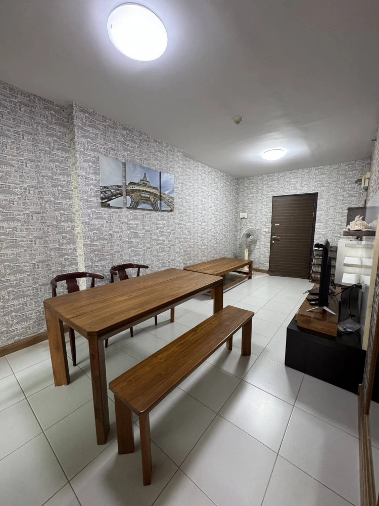 For rent: Supalai Park Asoke-Ratchada, spacious and comfortable room on a low floor, fully furnished. Book now!