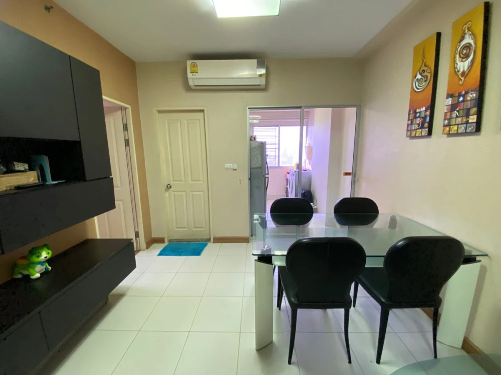 For rent Supalai Park Asoke-Ratchada, spacious room, lots of usable space, comes with complete furniture, hurry and book now!