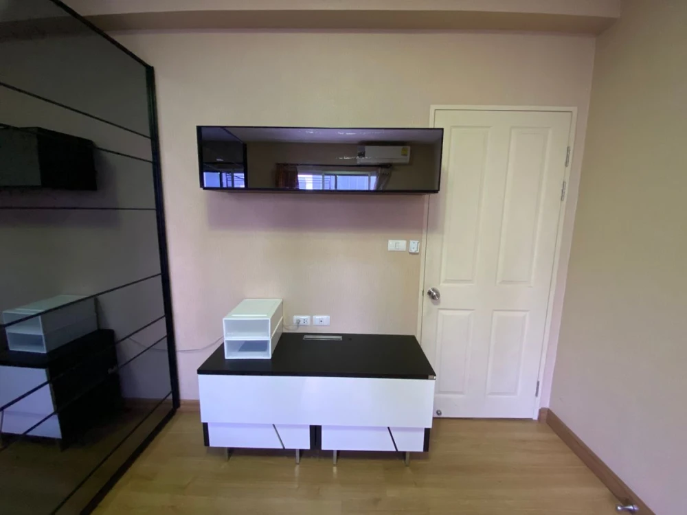 For rent Supalai Park Asoke-Ratchada, spacious room, lots of usable space, comes with complete furniture, hurry and book now!