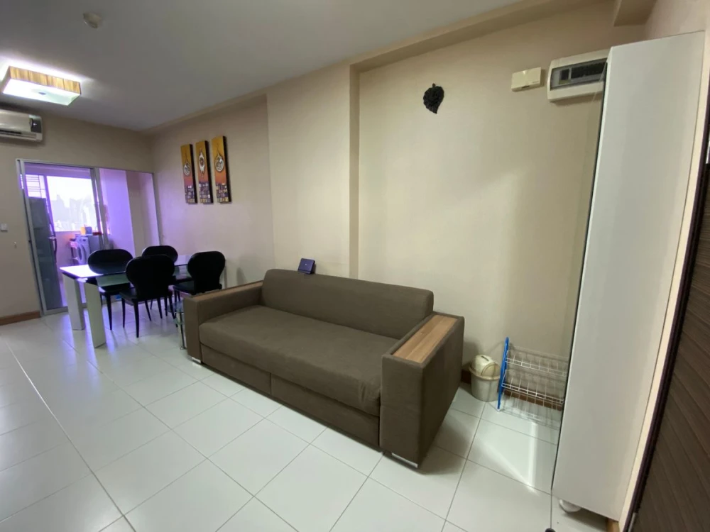 For rent Supalai Park Asoke-Ratchada, spacious room, lots of usable space, comes with complete furniture, hurry and book now!