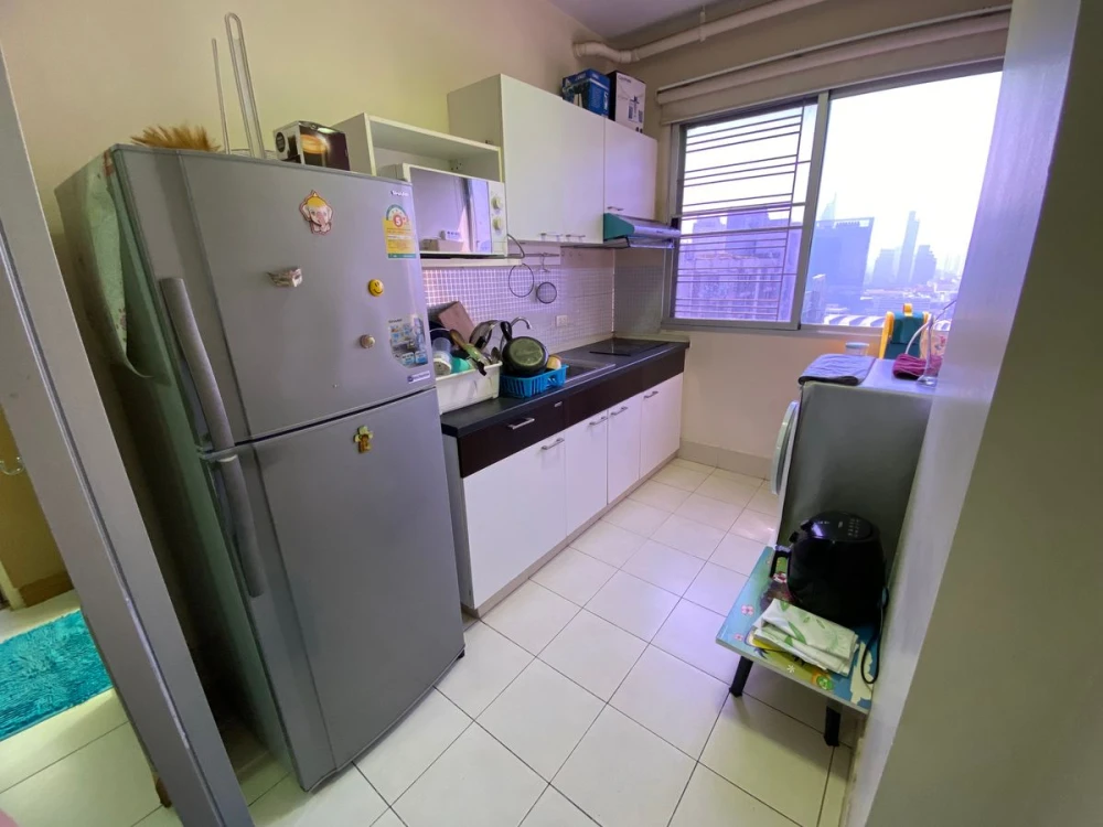 For rent Supalai Park Asoke-Ratchada, spacious room, lots of usable space, comes with complete furniture, hurry and book now!