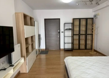 For rent: Supalai Park Ekkamai-Thonglor, 23rd floor, fully furnished, very livable. Book now!