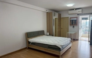 For rent: Supalai Park Ekkamai-Thonglor, 23rd floor, fully furnished, very livable. Book now!