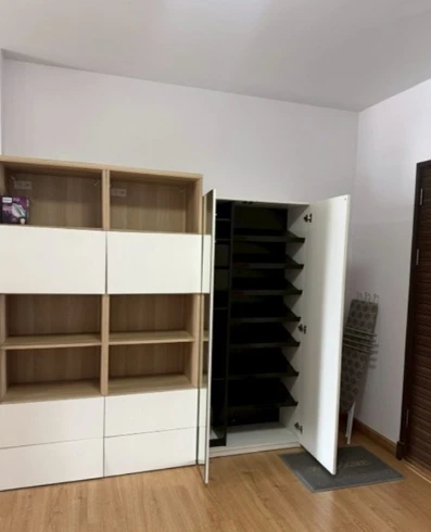 For rent: Supalai Park Ekkamai-Thonglor, 23rd floor, fully furnished, very livable. Book now!