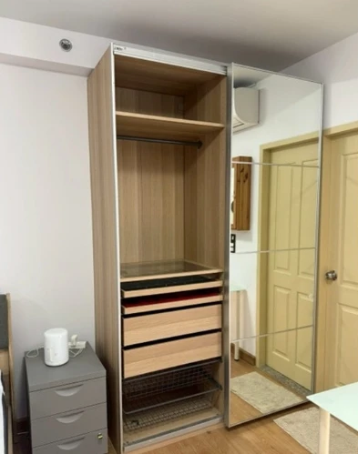 For rent: Supalai Park Ekkamai-Thonglor, 23rd floor, fully furnished, very livable. Book now!
