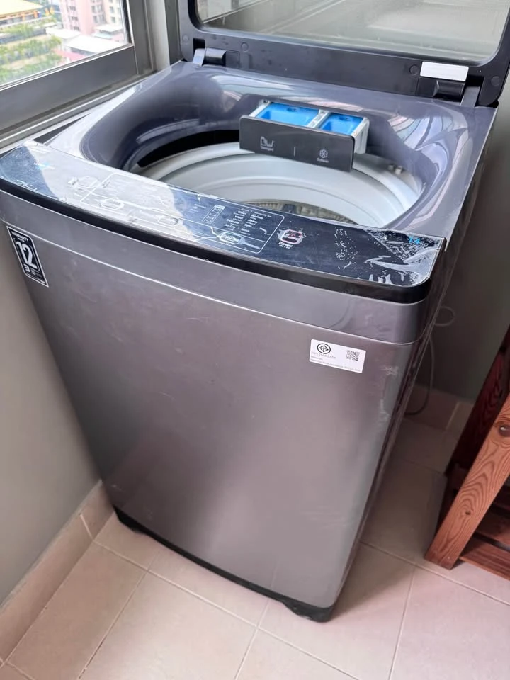 For rent Supalai Park Ekkamai-Thonglor, very spacious room, with excellent wallpaper, complete with electrical appliances, move in now, don't hesitate