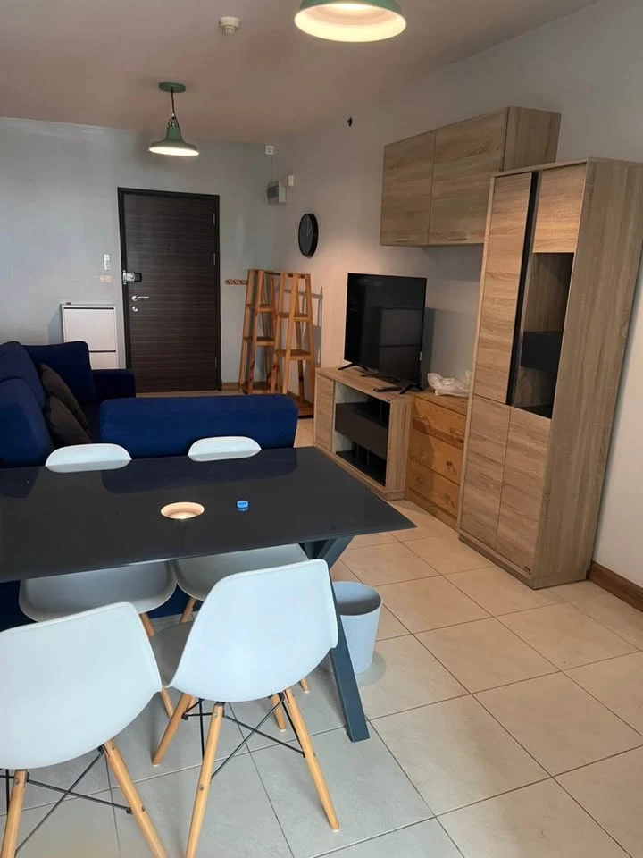 For rent Supalai Park Ekkamai-Thonglor, very spacious room, with excellent wallpaper, complete with electrical appliances, move in now, don't hesitate