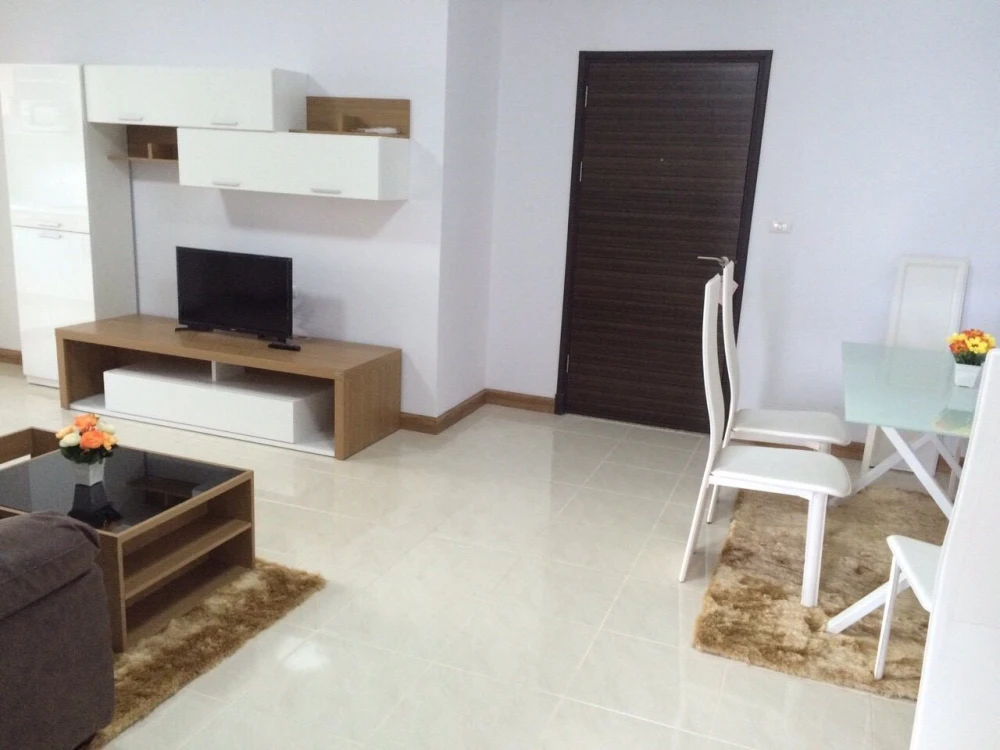 For rent Supalai Park Ekkamai Thonglor, high floor, ready to move in, fully furnished, reserve now.