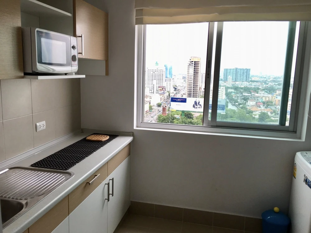 For rent Supalai Park Ekkamai Thonglor, high floor, ready to move in, fully furnished, reserve now.