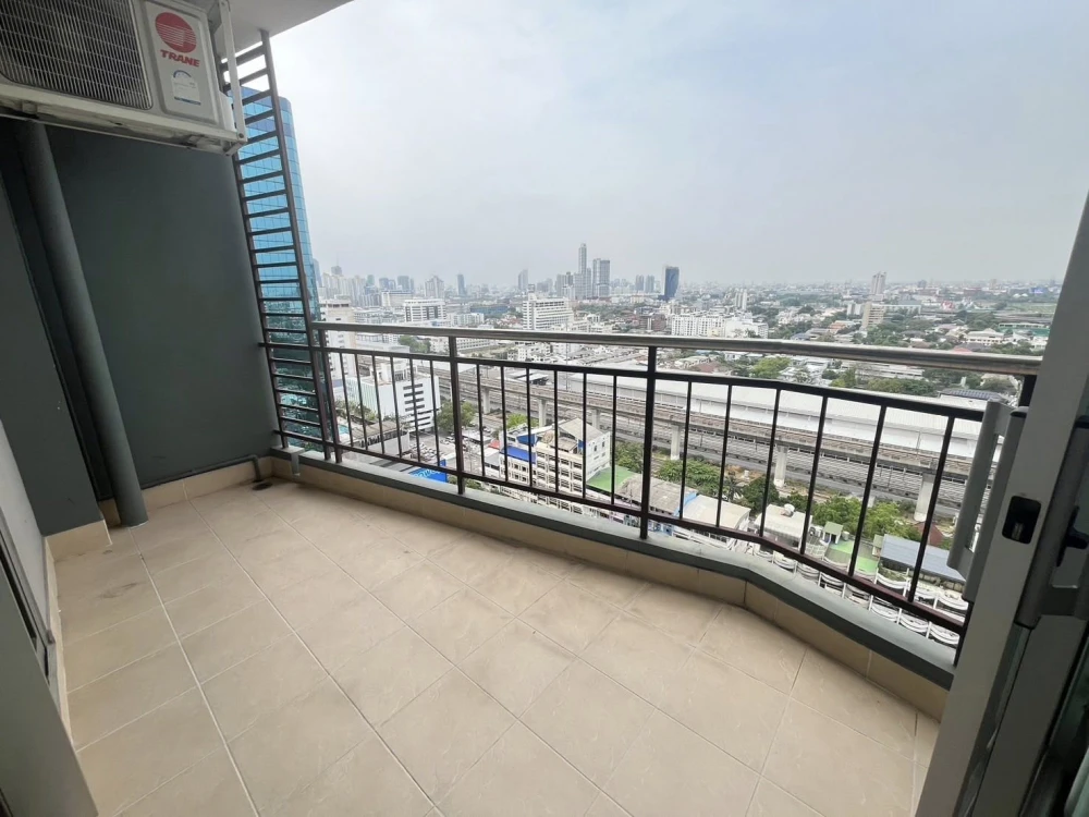 For rent Supalai Park Ekkamai Thonglor, high floor, ready to move in, fully furnished, reserve now.