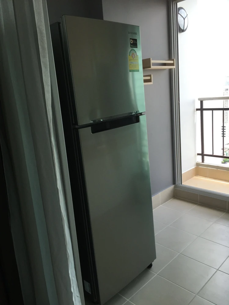 For rent: Supalai Park Ekkamai-Thonglor. Nice unit on a high floor with good ventilation. Fully furnished and equipped with appliances. Book now!