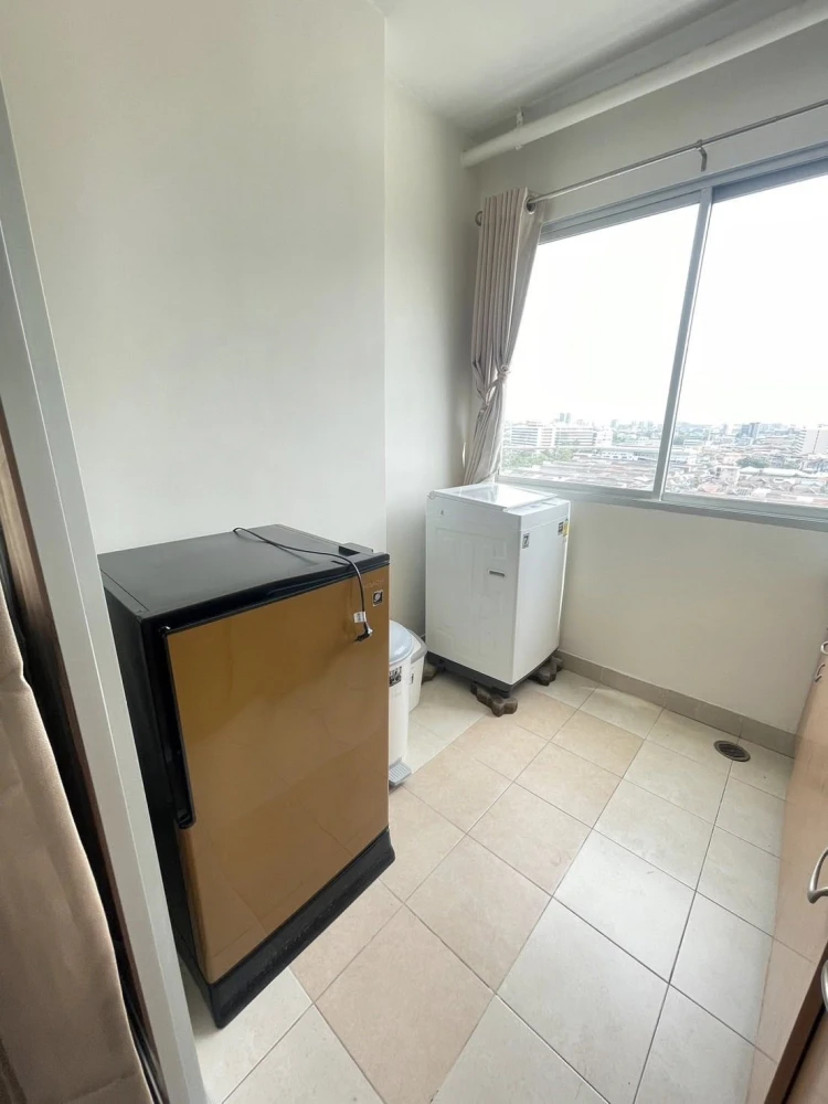 For rent Supalai Park Kaset, 14th floor, lots of usable space, with a clear city view, move in now, don't hesitate.
