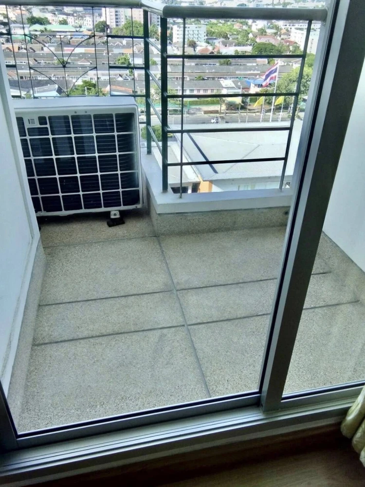 For rent Supalai Park Kaset, 14th floor, lots of usable space, with a clear city view, move in now, don't hesitate.
