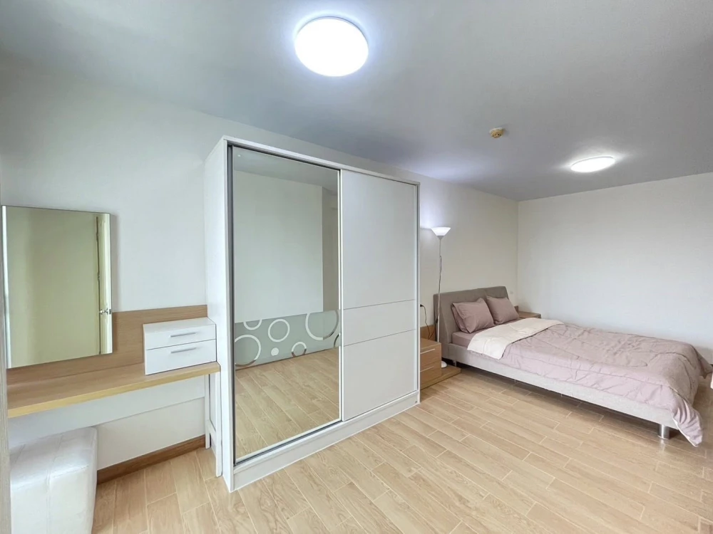 For rent Supalai Park Kaset, 14th floor, lots of usable space, with a clear city view, move in now, don't hesitate.