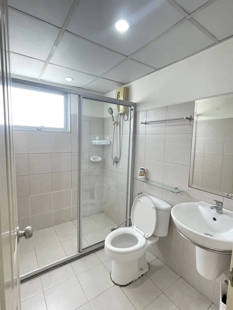 For rent Supalai Park Kaset, 14th floor, lots of usable space, with a clear city view, move in now, don't hesitate.