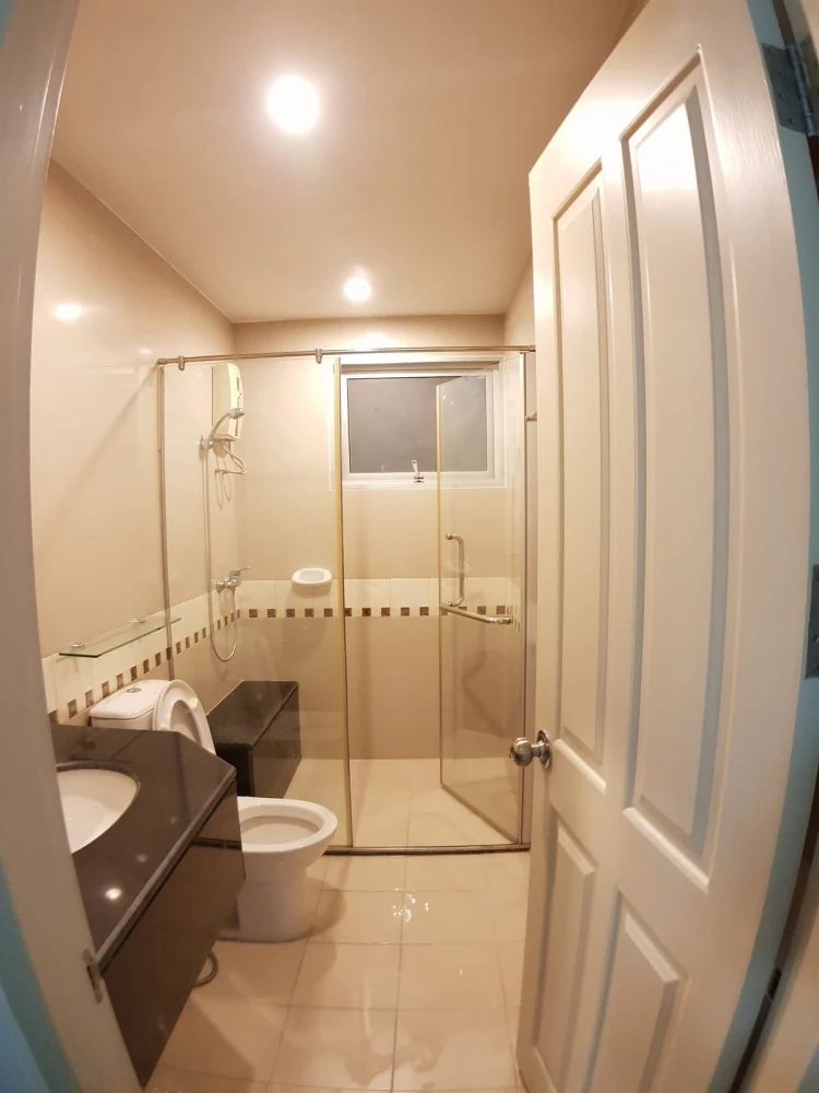 For rent: Fully furnished corner unit at Supalai Park Kaset, located on the 26th floor. Book now—don’t miss out!