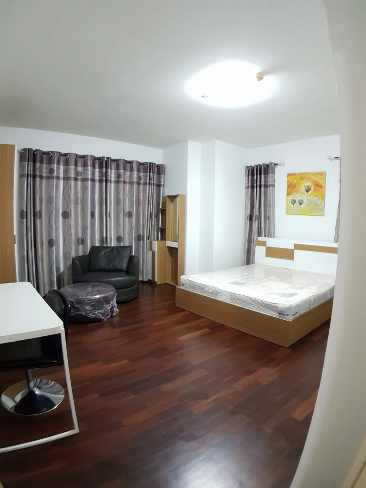 For rent: Fully furnished corner unit at Supalai Park Kaset, located on the 26th floor. Book now—don’t miss out!