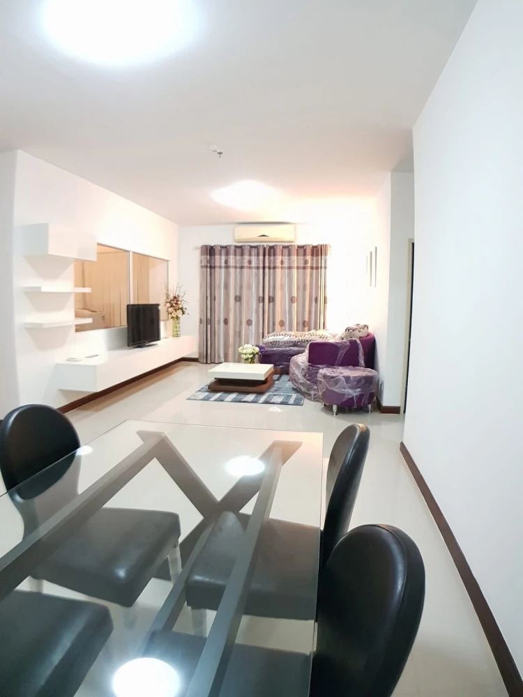For rent: Fully furnished corner unit at Supalai Park Kaset, located on the 26th floor. Book now—don’t miss out!