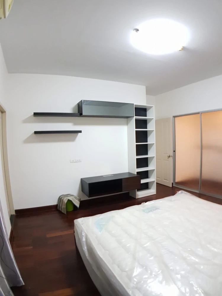 For rent: Fully furnished corner unit at Supalai Park Kaset, located on the 26th floor. Book now—don’t miss out!