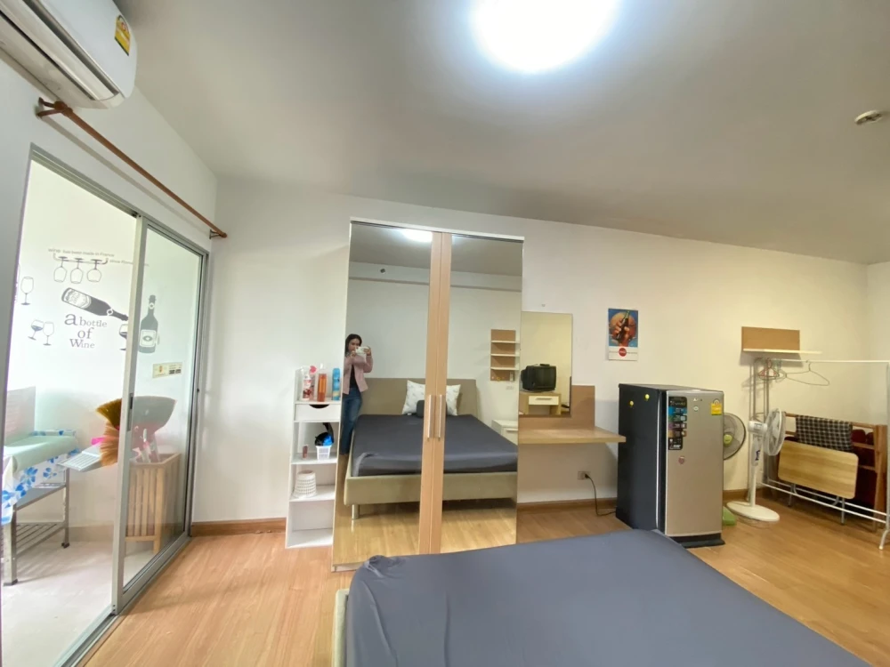 For rent Supalai Park Kaset, 4th floor, pool view, fully furnished room, ready to move in, book now, don't miss out.