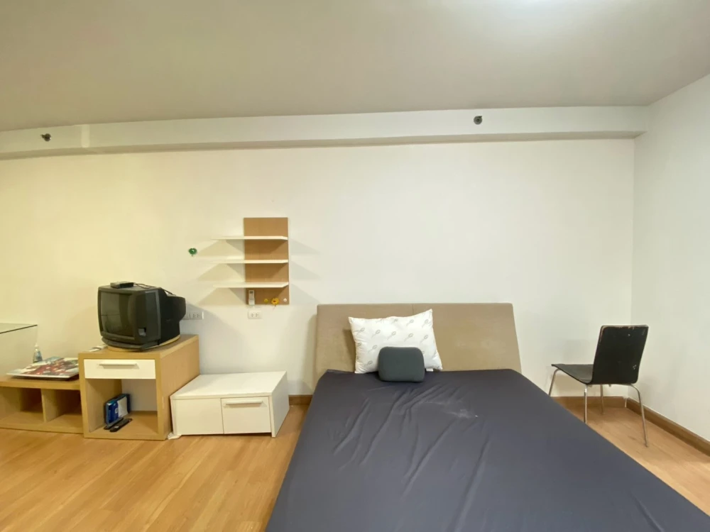For rent Supalai Park Kaset, 4th floor, pool view, fully furnished room, ready to move in, book now, don't miss out.