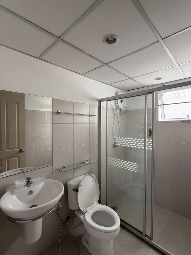 For rent: Supalai Park Kaset, Studio room, 35 sq.m., inner building, city view, quiet, ready to move in.