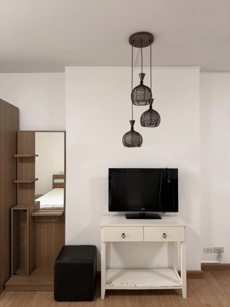 For rent: Supalai Park Kaset, Studio room, 35 sq.m., inner building, city view, quiet, ready to move in.