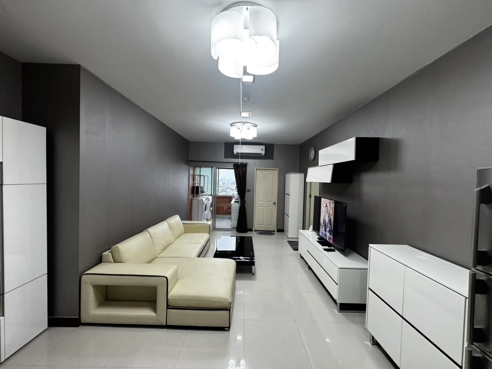 For sale/rent Supalai Park Kaset, very spacious room, on the highest floor, don't miss it.