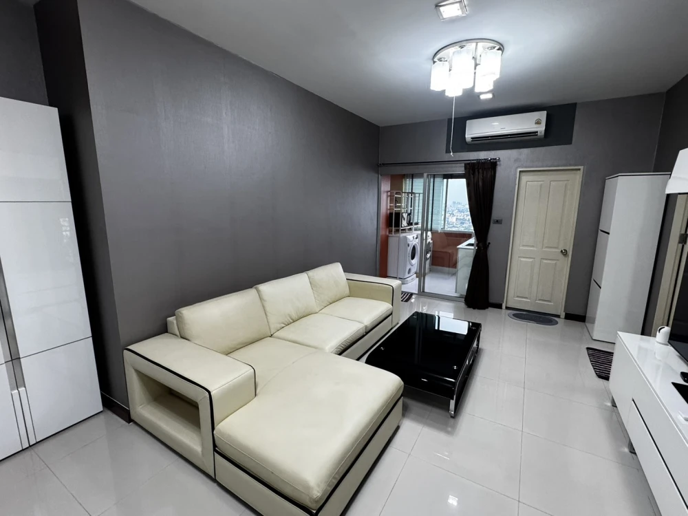 For sale/rent Supalai Park Kaset, very spacious room, on the highest floor, don't miss it.