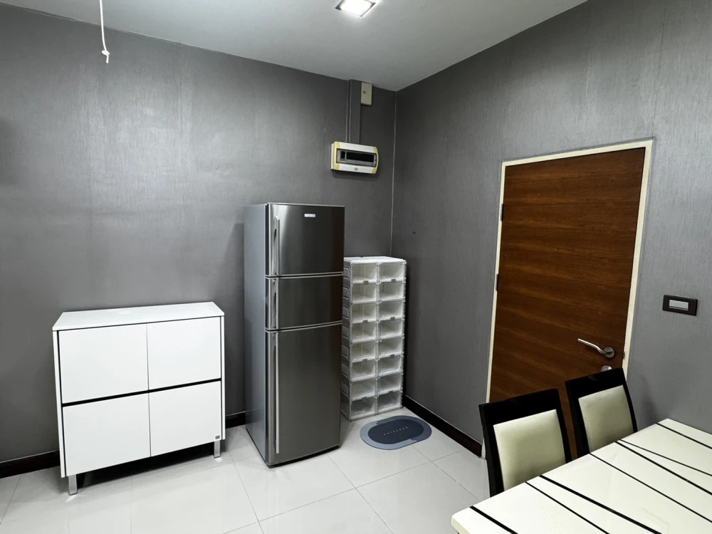 For sale/rent Supalai Park Kaset, very spacious room, on the highest floor, don't miss it.
