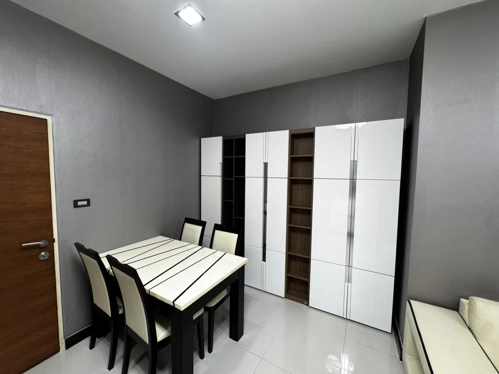 For sale/rent Supalai Park Kaset, very spacious room, on the highest floor, don't miss it.
