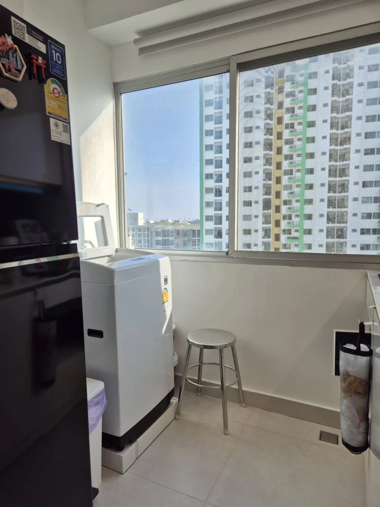 For rent Supalai Park Kaset, room size 51 sq m., can accommodate 2 people comfortably, beautifully decorated, pool view. Hurry, it will be gone soon.