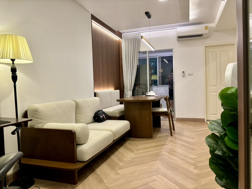 For rent Supalai Park Kaset, room size 51 sq m., can accommodate 2 people comfortably, beautifully decorated, pool view. Hurry, it will be gone soon.