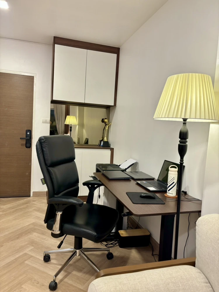For rent Supalai Park Kaset, room size 51 sq m., can accommodate 2 people comfortably, beautifully decorated, pool view. Hurry, it will be gone soon.