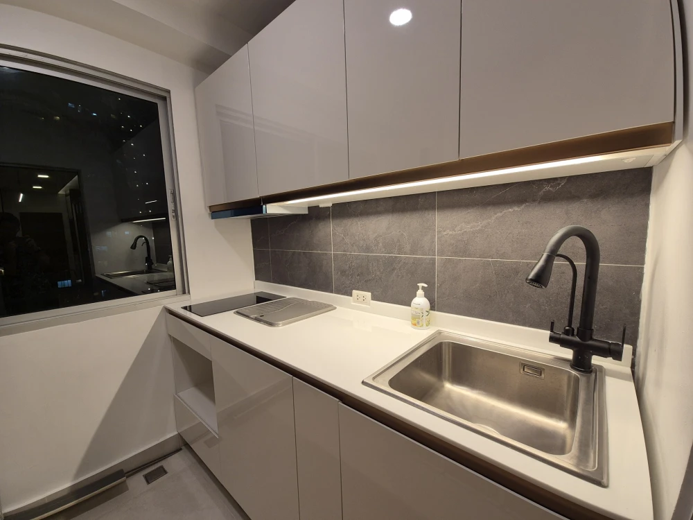 For rent Supalai Park Kaset, room size 51 sq m., can accommodate 2 people comfortably, beautifully decorated, pool view. Hurry, it will be gone soon.