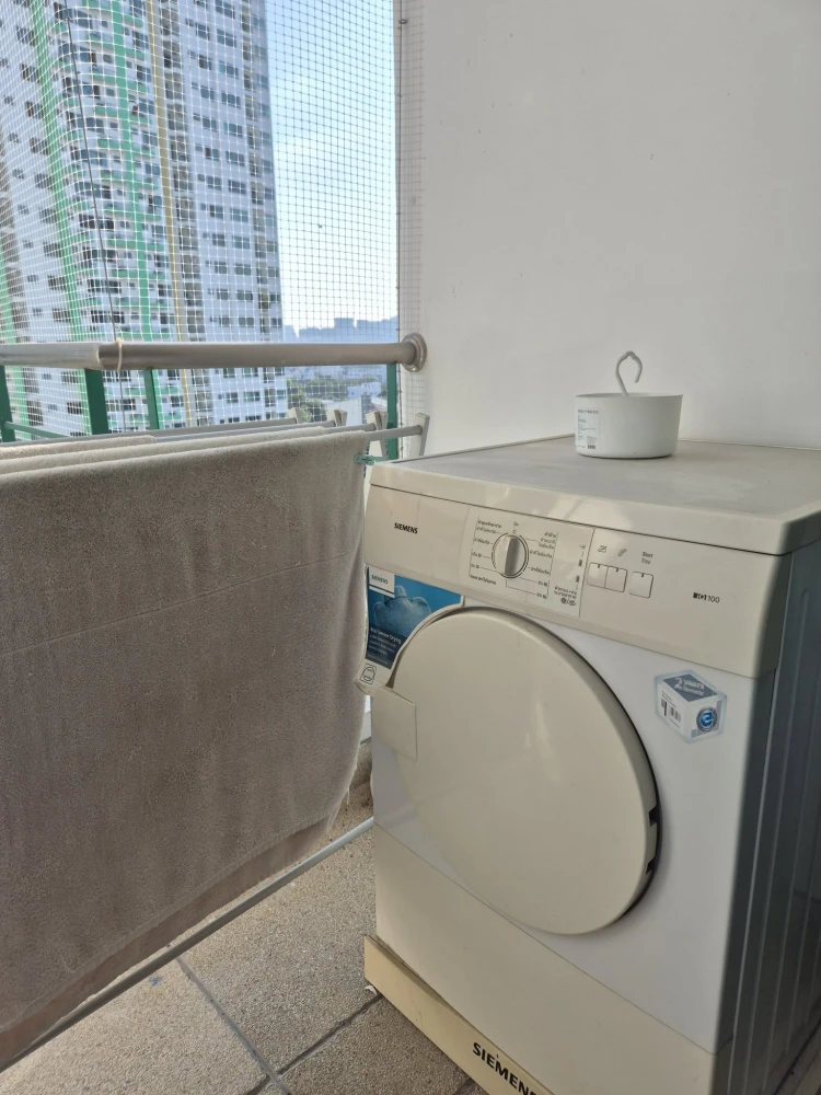 For rent Supalai Park Kaset, room size 51 sq m., can accommodate 2 people comfortably, beautifully decorated, pool view. Hurry, it will be gone soon.