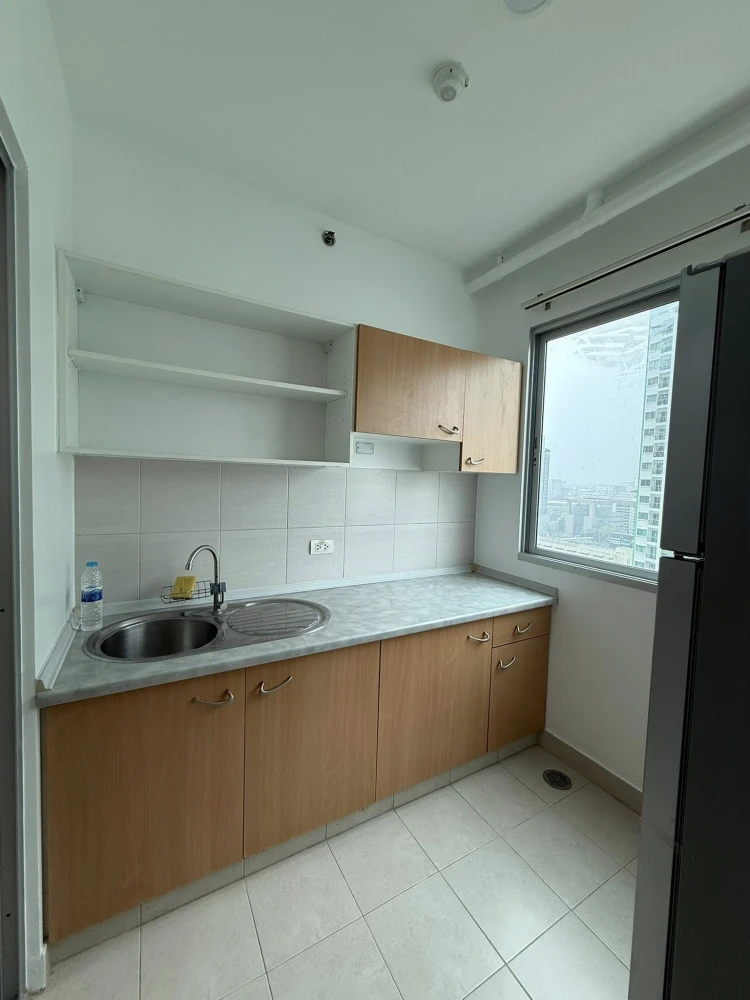 For rent Supalai Park Kaset, Building A, inside building, 16th floor, quiet, not hot, very clean room, ready to move in.