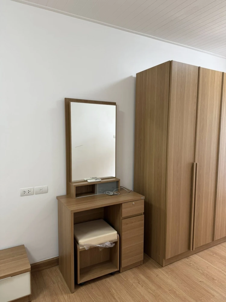For rent Supalai Park Kaset, Building A, inside building, 16th floor, quiet, not hot, very clean room, ready to move in.