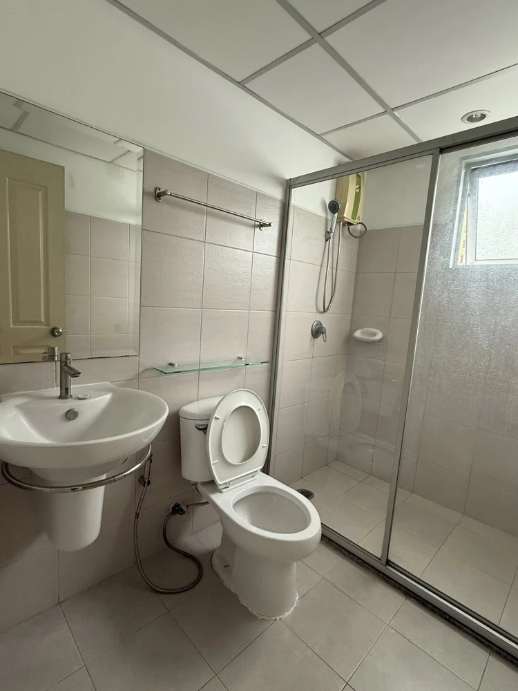 For rent Supalai Park Kaset, Building A, inside building, 16th floor, quiet, not hot, very clean room, ready to move in.