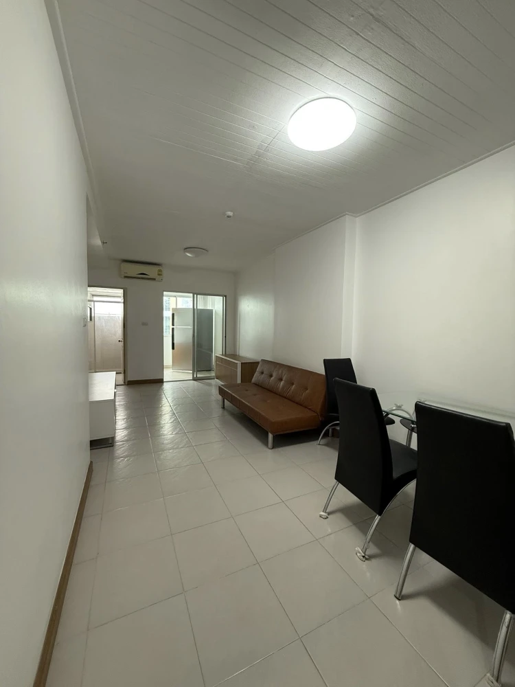 For rent Supalai Park Kaset, Building A, inside building, 16th floor, quiet, not hot, very clean room, ready to move in.