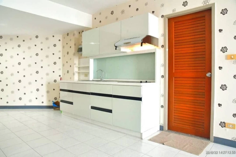 For rent Supalai Park Paholyothin 21, 28th floor, fully furnished room, ready to move in. Interested, book now, urgent.
