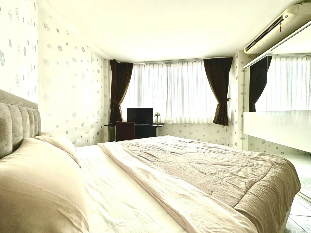 For rent Supalai Park Paholyothin 21, 28th floor, fully furnished room, ready to move in. Interested, book now, urgent.