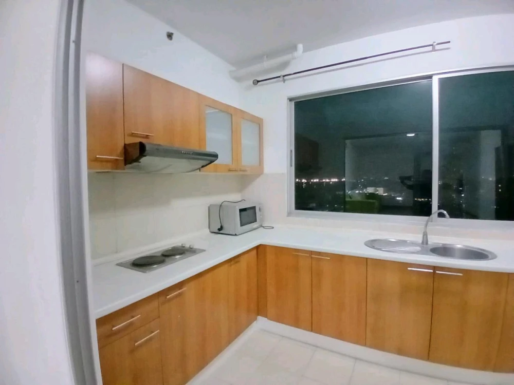 For rent: Supalai Park Srinakarin, 11th floor, corner unit, fully furnished. Book now! (Hurry!)