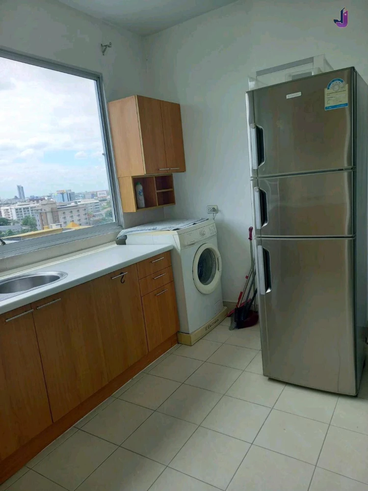 For rent: Supalai Park Srinakarin, 11th floor, corner unit, fully furnished. Book now! (Hurry!)