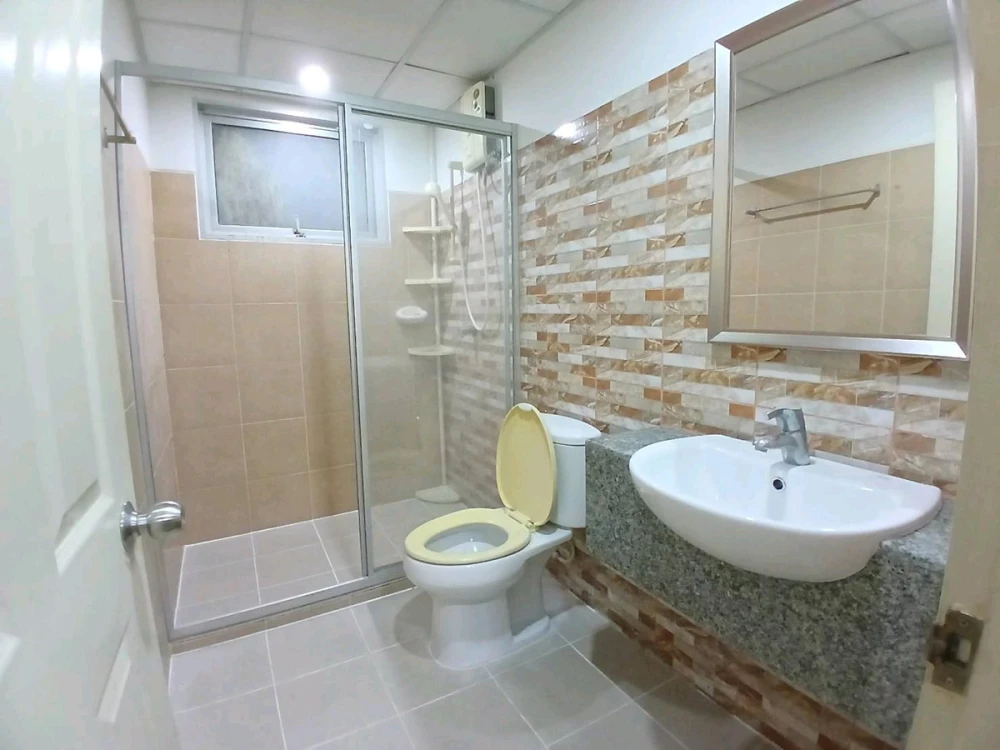 For rent: Supalai Park Srinakarin, 11th floor, corner unit, fully furnished. Book now! (Hurry!)