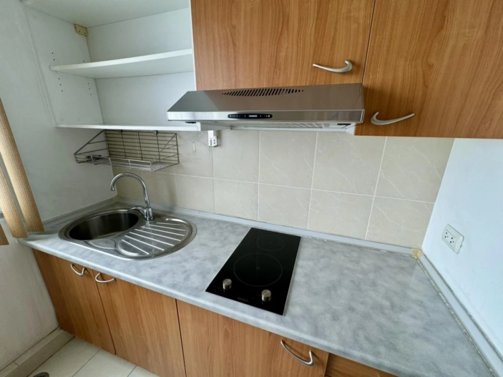 For rent: Supalai Park Srinakarin, 8th floor. Beautiful, comfortable, fully furnished unit. Book now! Don't miss out!